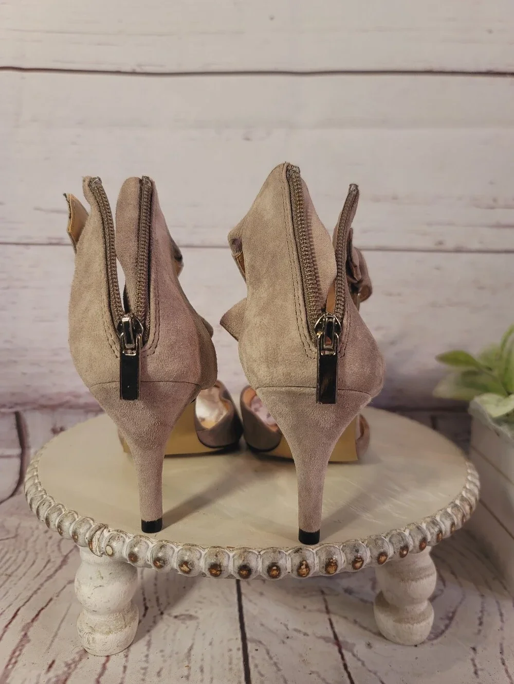 Sole Society Taupe /Neutral Gray-Beige Suede Pointed-Toe T-Strap Heels Size 6